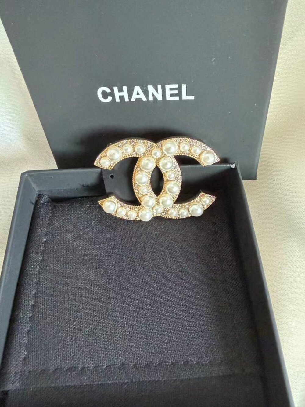 Chanel brooch - Picture 2 of 8